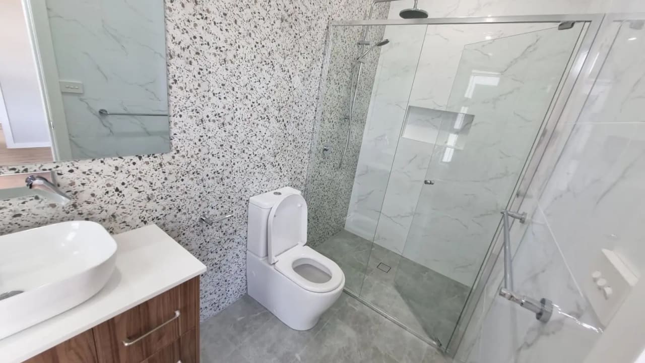 Room with ensuite in a share house