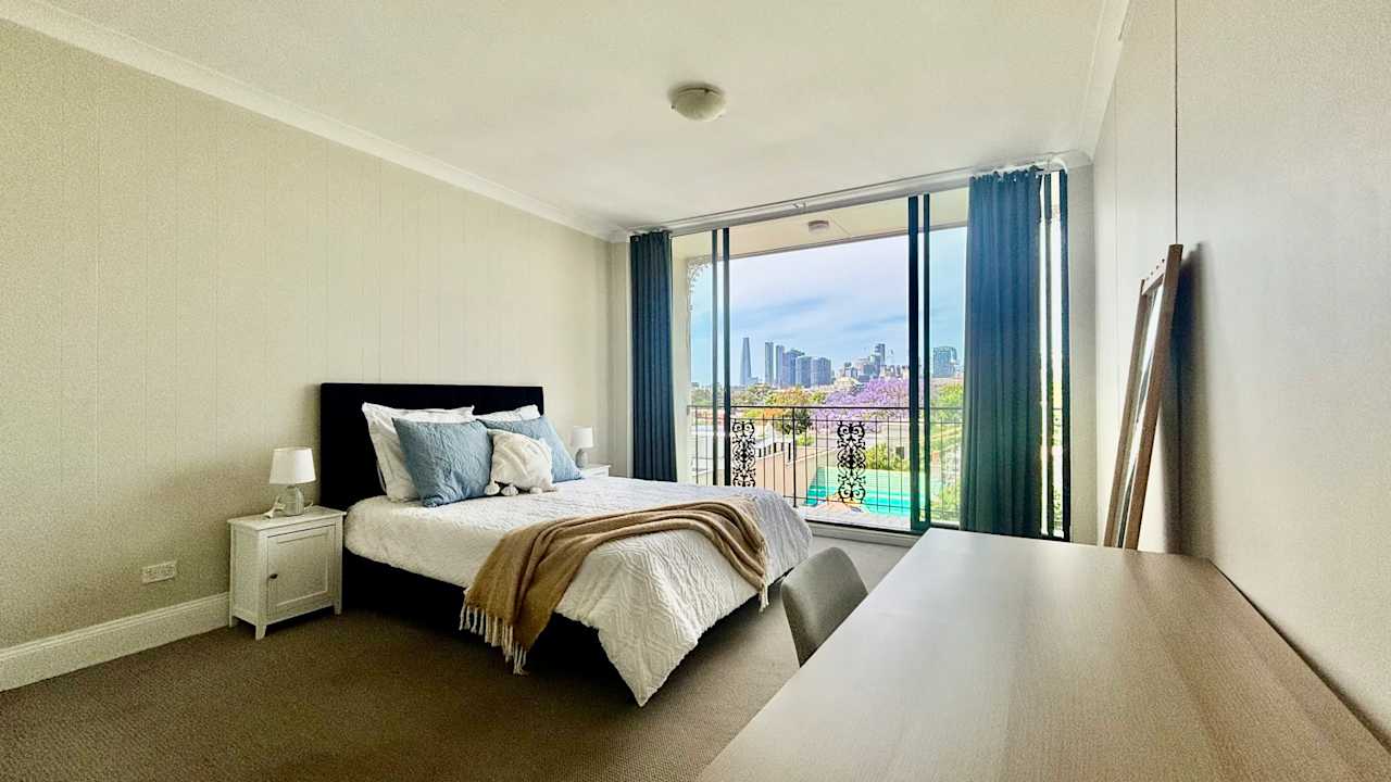 Furnished room in a flatshare