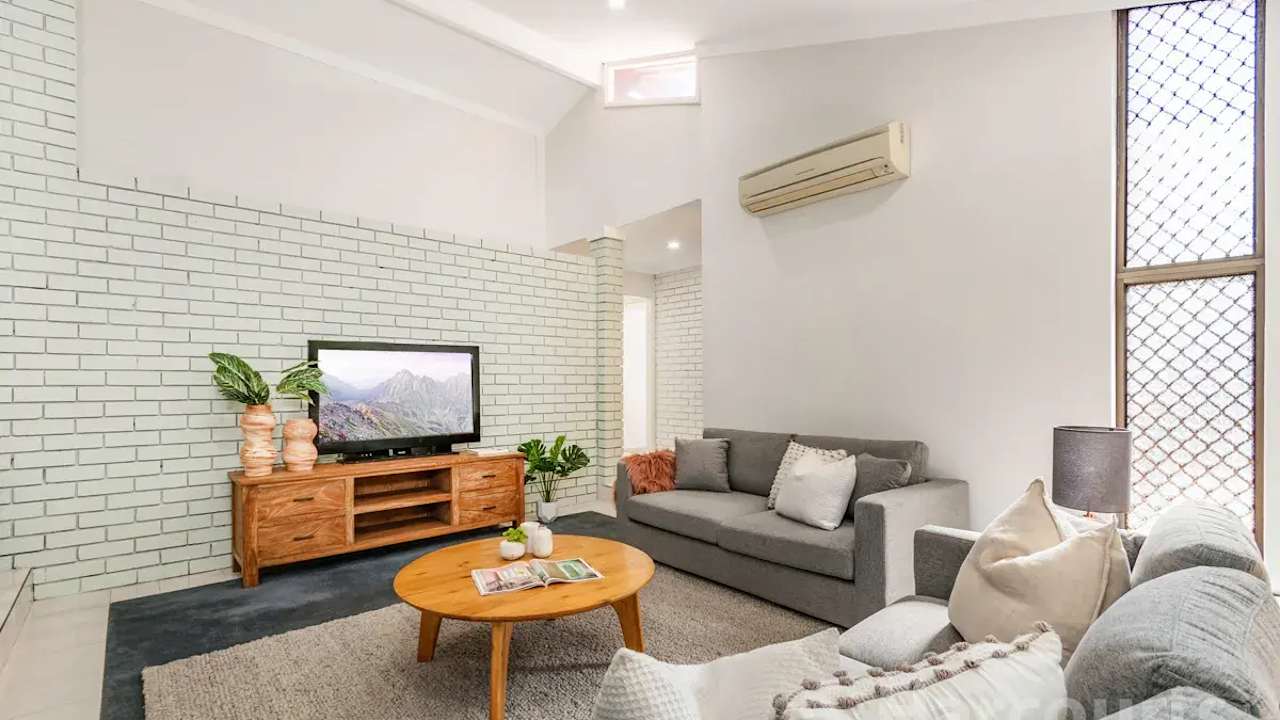 Whole property with 3 rooms for rent