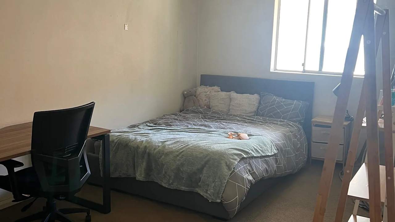 Furnished room in a flatshare