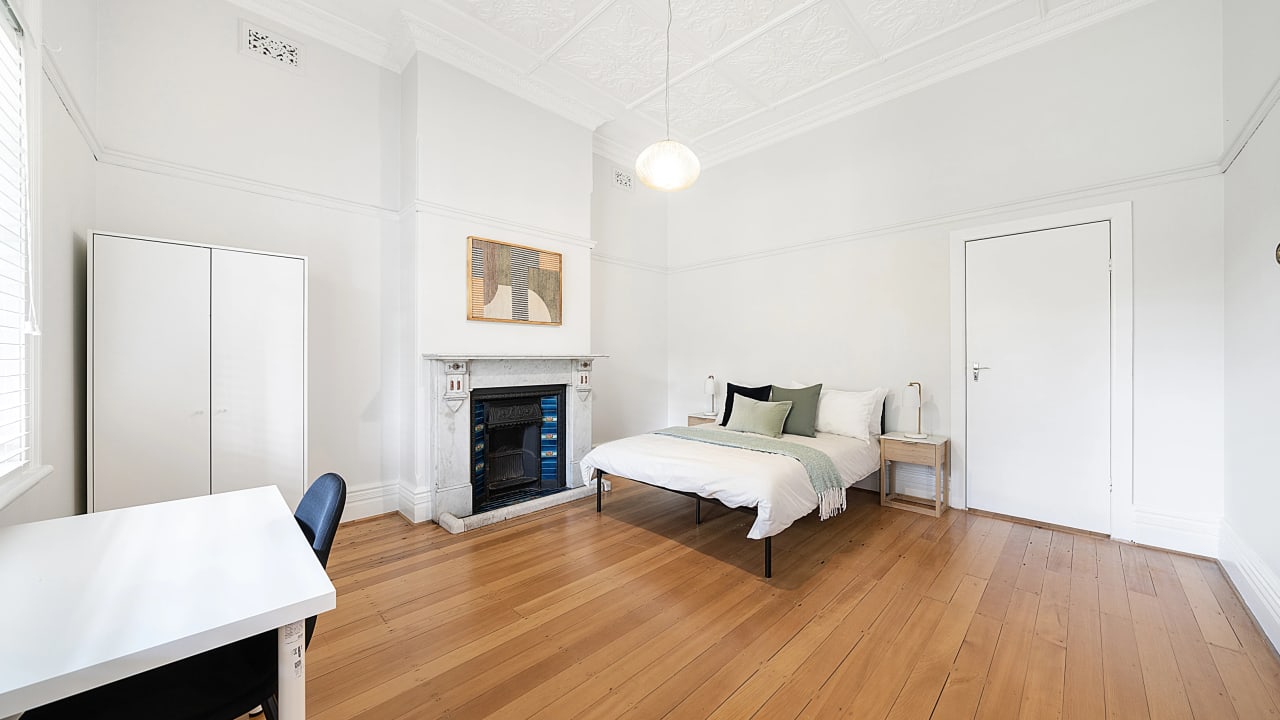 Room in a share house