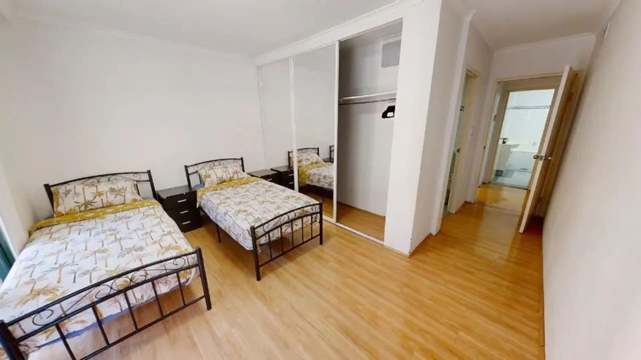 Furnished room with ensuite in a flatshare
