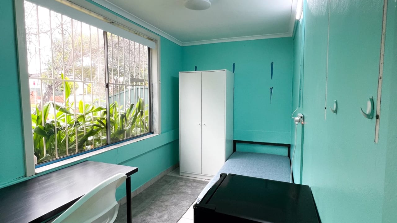 Furnished room in a share house