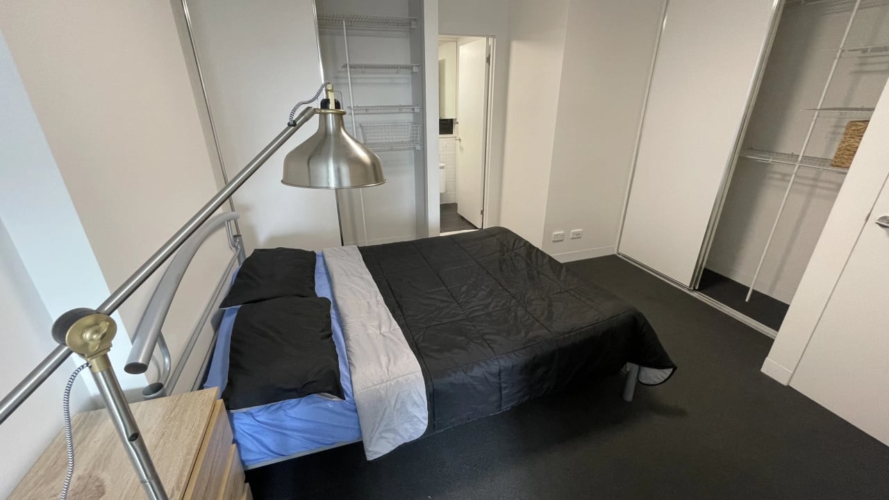 Furnished room with ensuite in a flatshare
