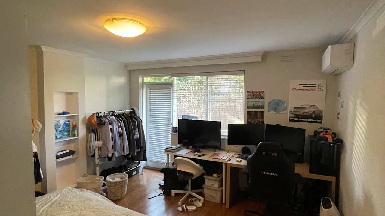 Unfurnished room in a flatshare