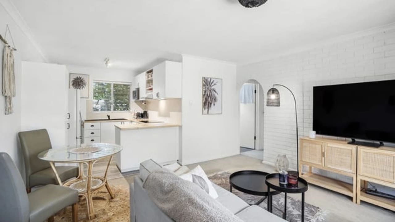 Furnished room in a flatshare