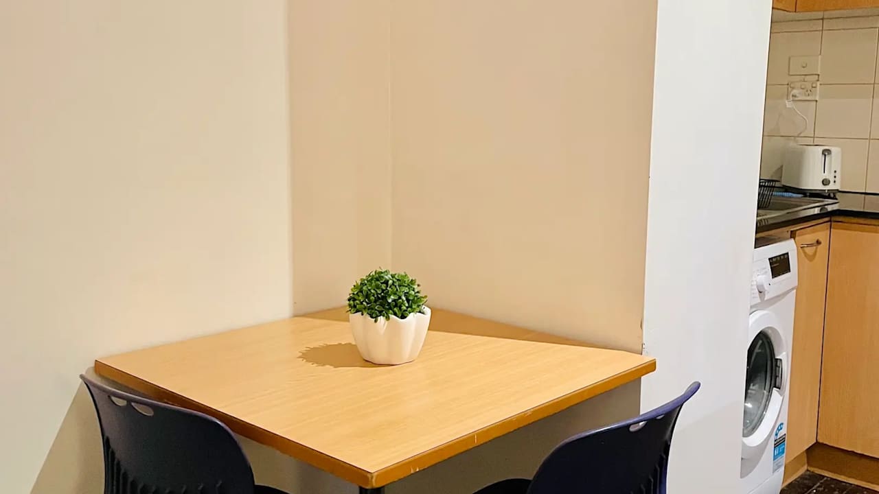 Furnished room in a flatshare