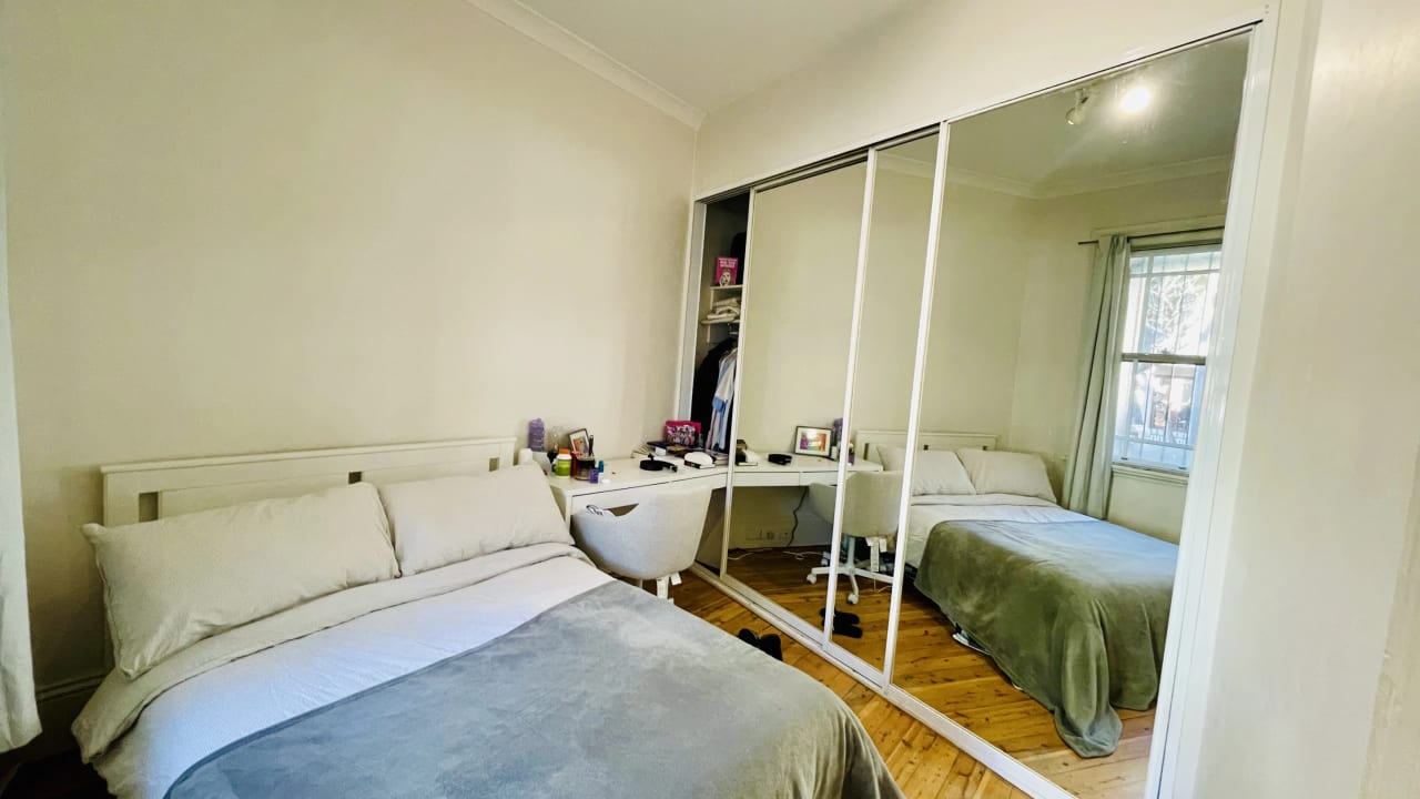 Room in a share house