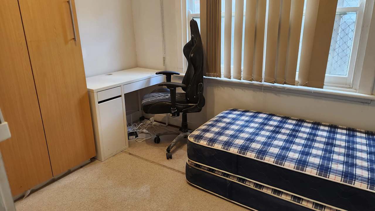 Whole property with 2 rooms for rent