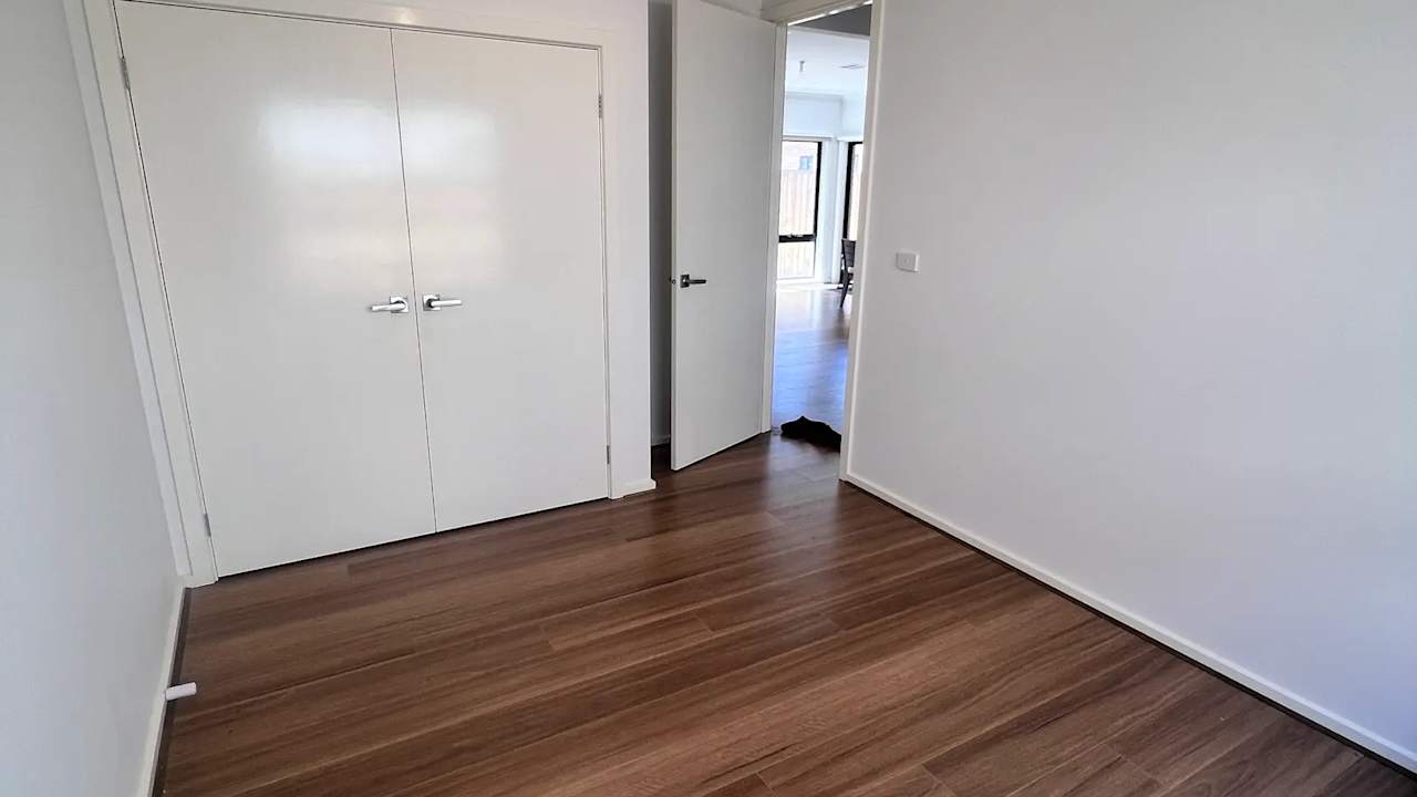 Unfurnished room with own bathroom