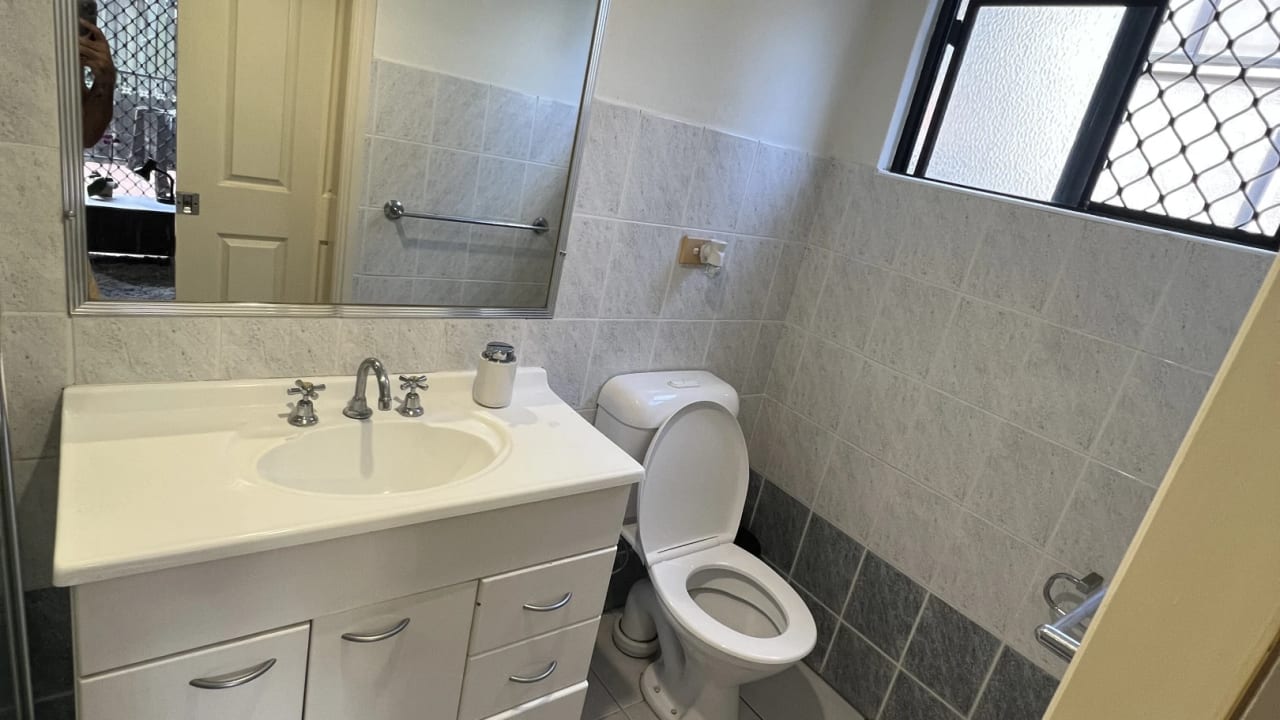 Furnished room with ensuite in a flatshare