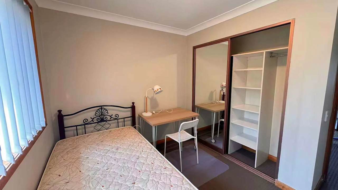Furnished room in a share house
