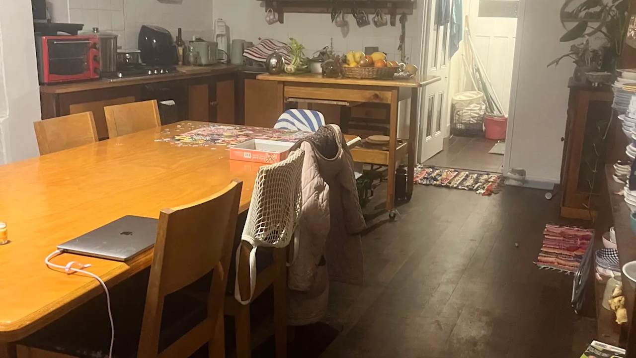 Furnished room in a share house