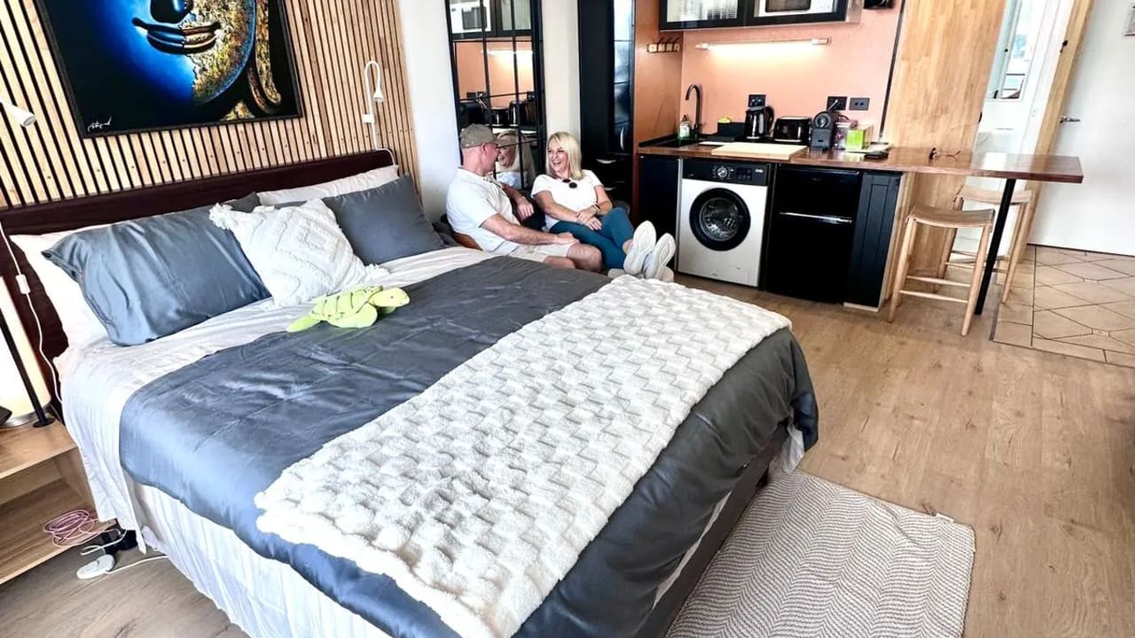 Furnished room studio flat for rent