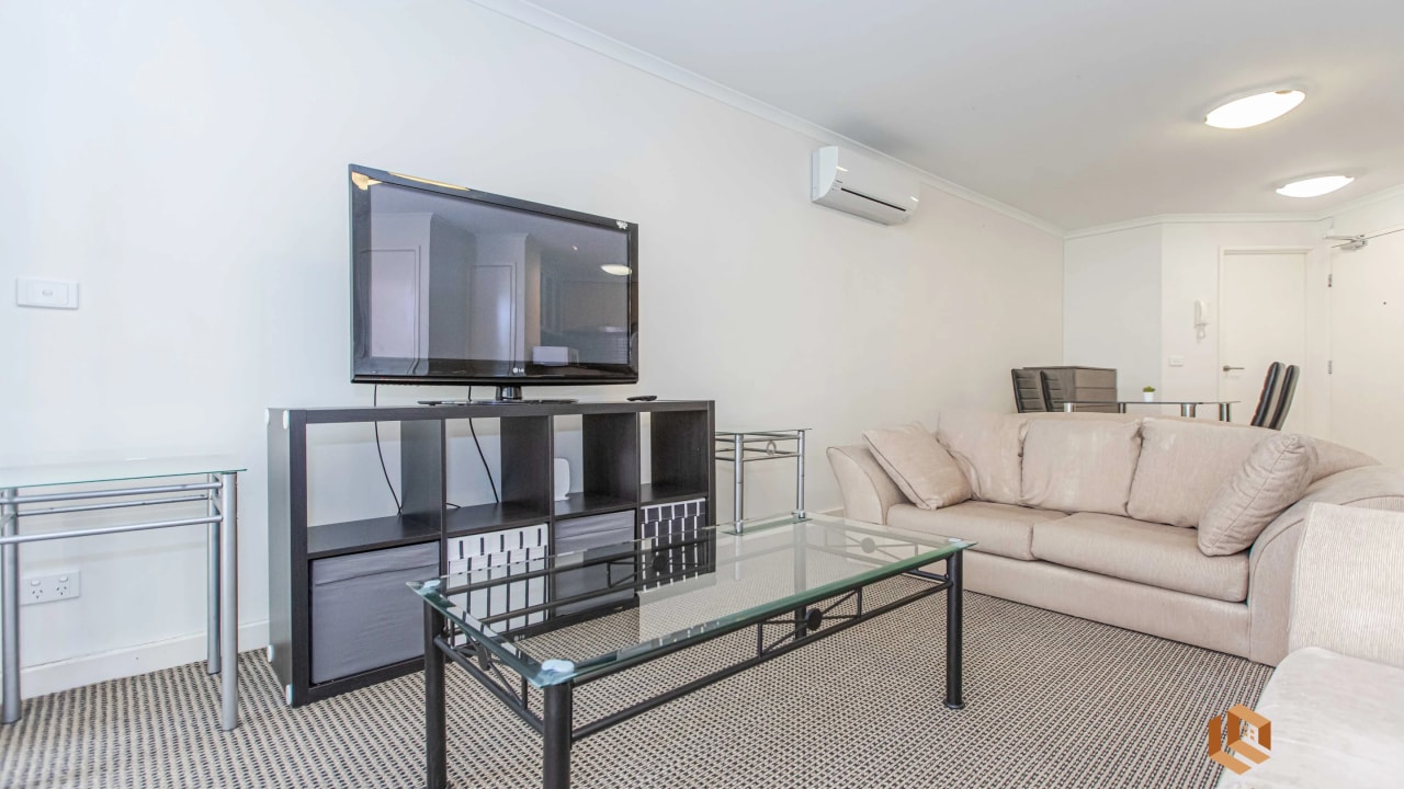 Furnished room with ensuite in a flatshare