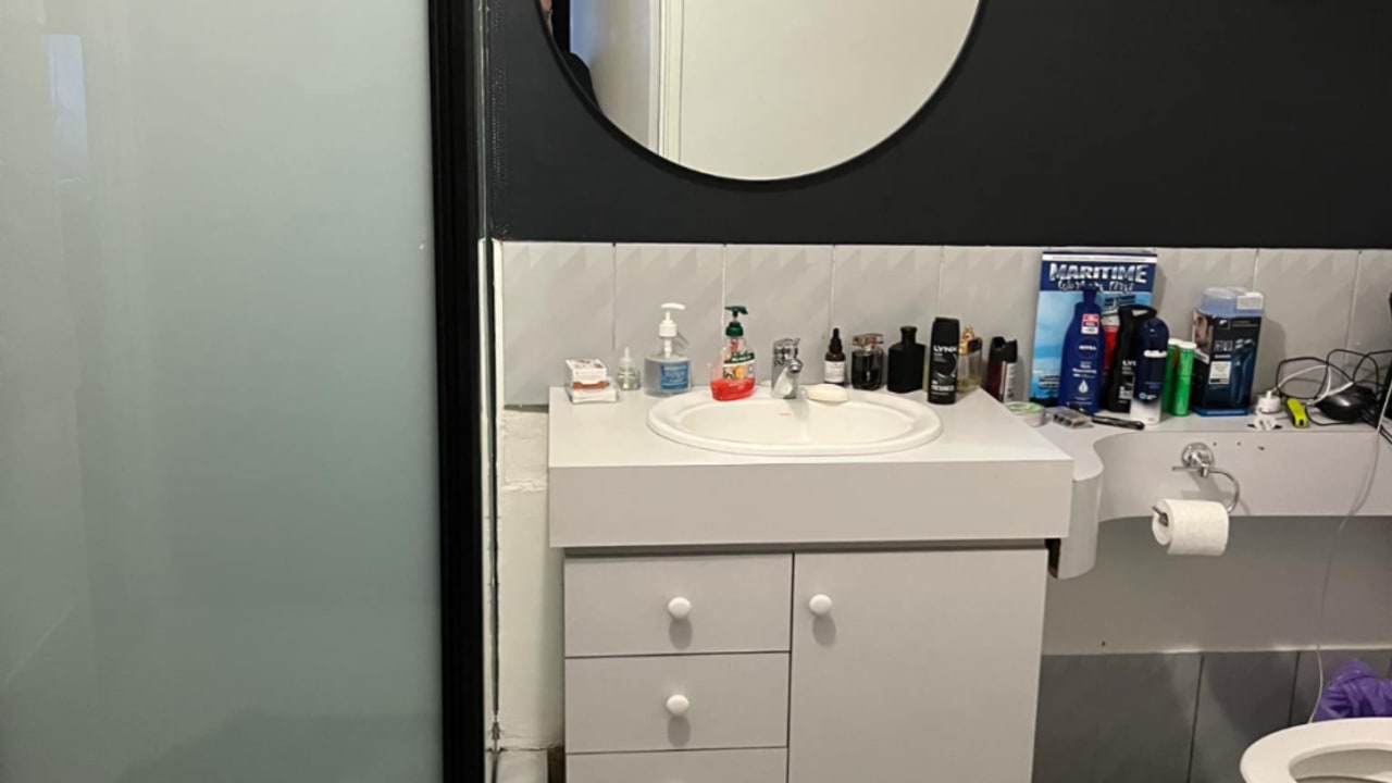 Room in a share house