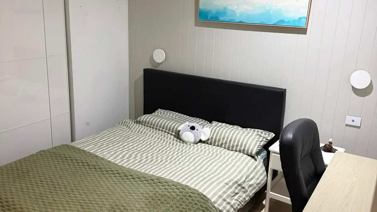 Furnished room in a flatshare