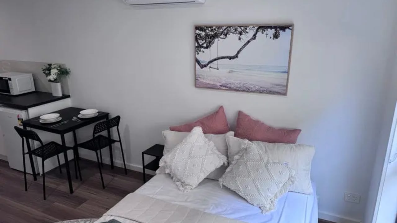 Furnished room with ensuite in a flatshare