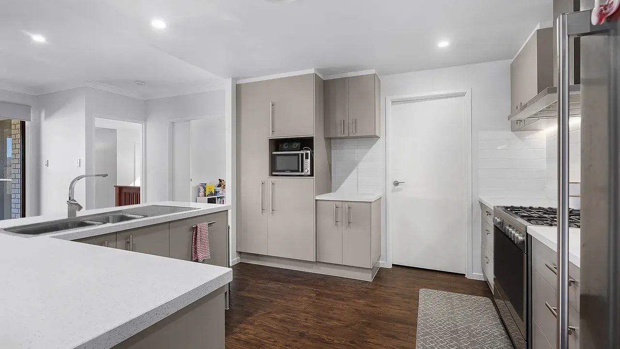 Unfurnished room with own bathroom