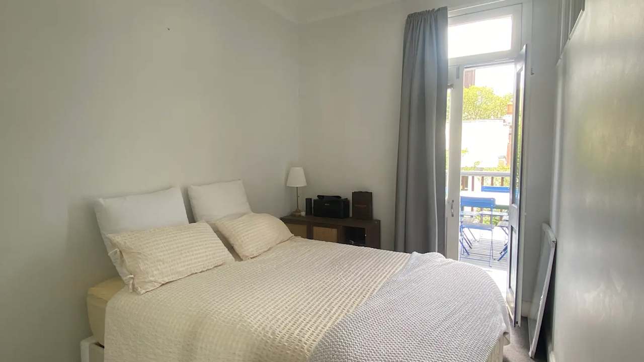 Room in a share house