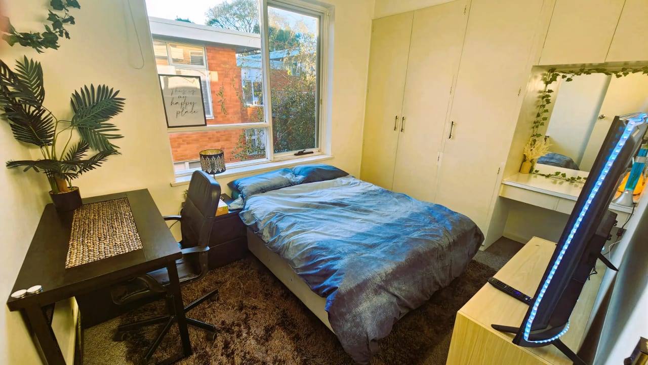 Furnished room in a flatshare