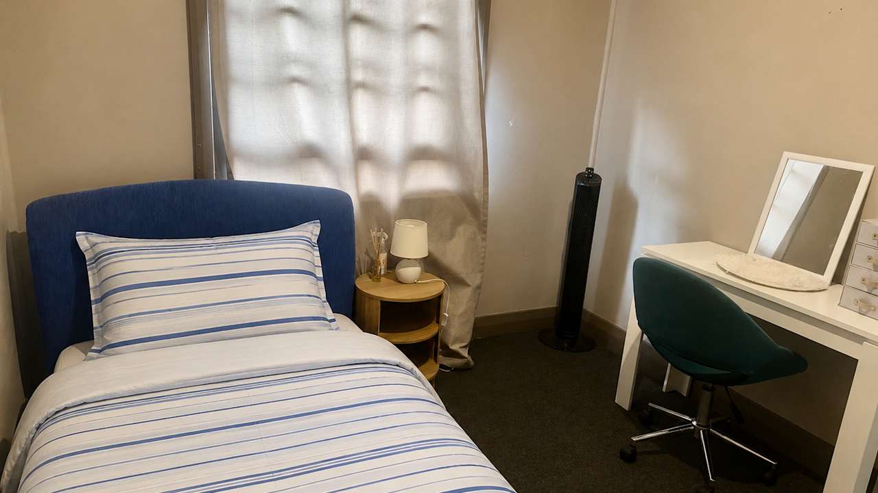 Furnished room in a flatshare