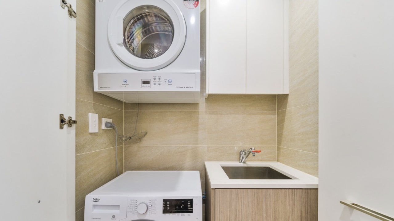 Whole property with 2 rooms for rent