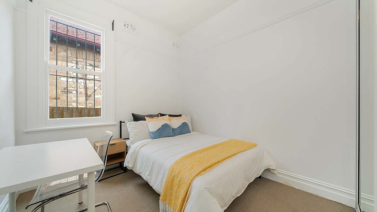 Room in a share house