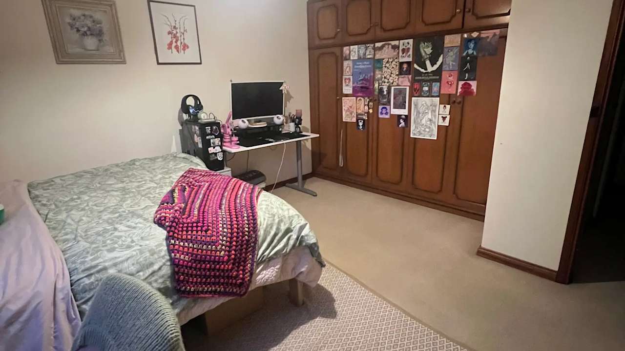 Unfurnished room in a share house