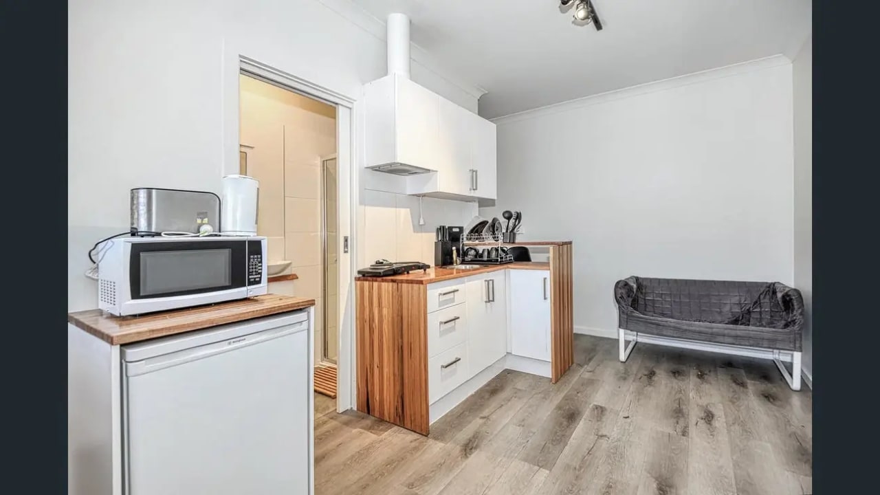 Furnished room with ensuite in a flatshare