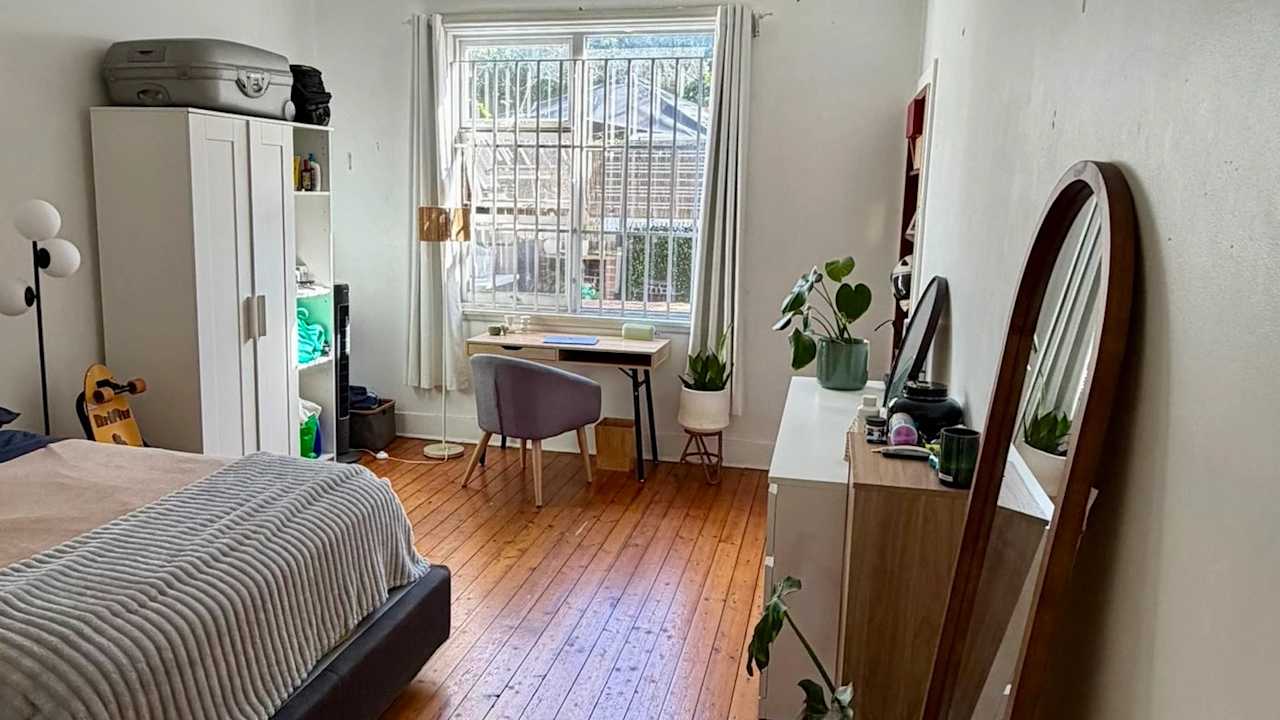 Furnished room in a share house