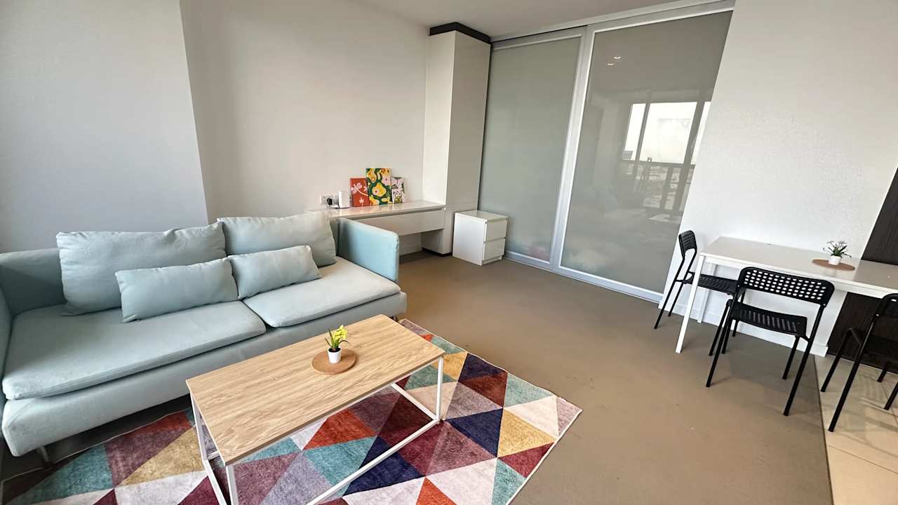 Furnished room in a flatshare