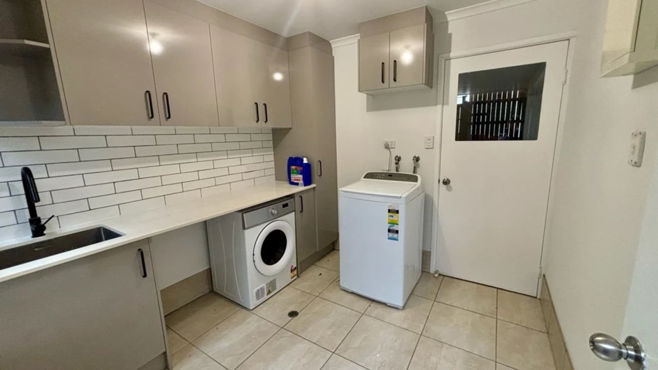 Room in a share house