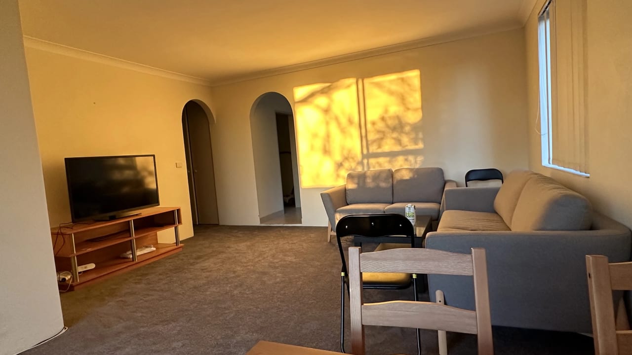 Furnished room in a flatshare