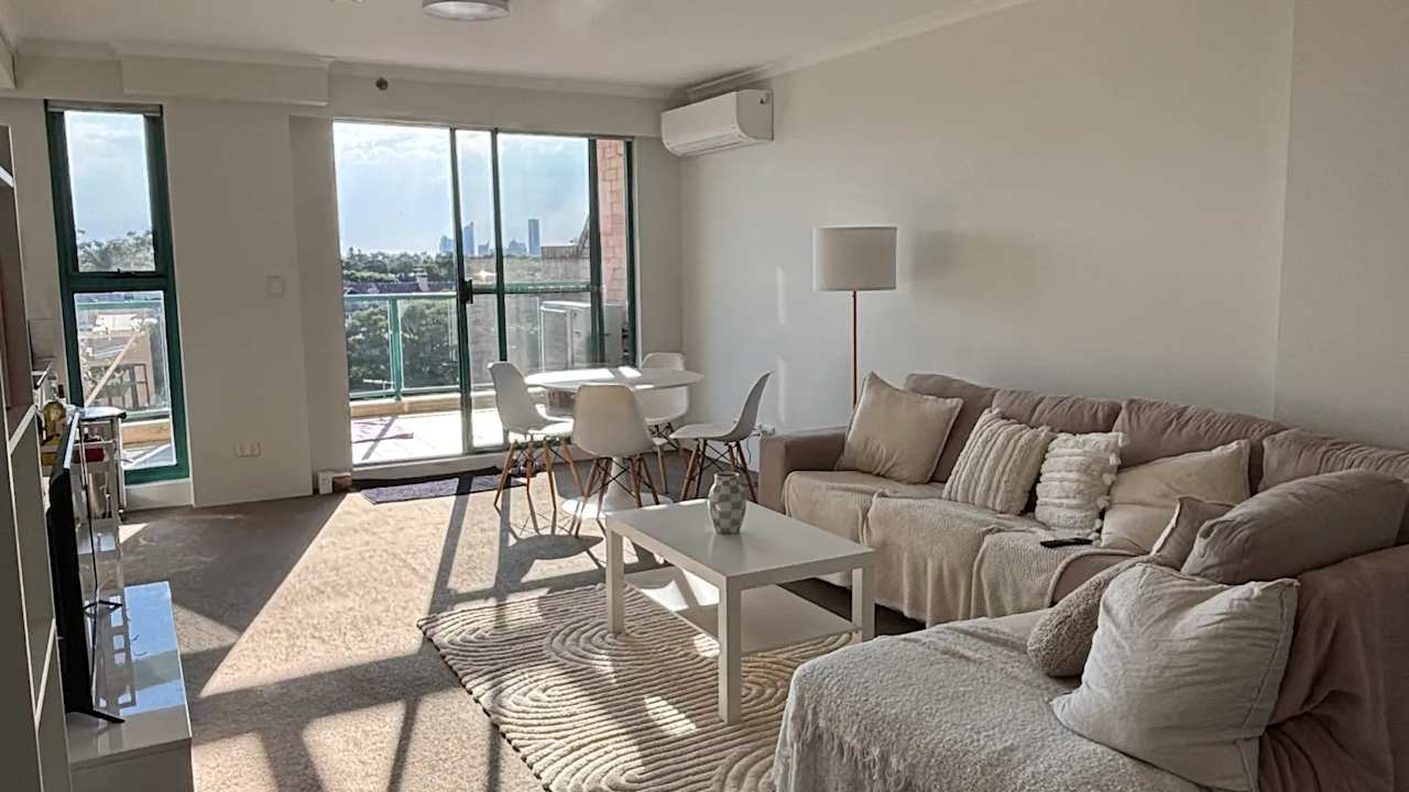 Furnished room with ensuite in a flatshare