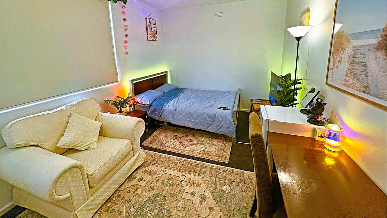 Furnished room in a flatshare