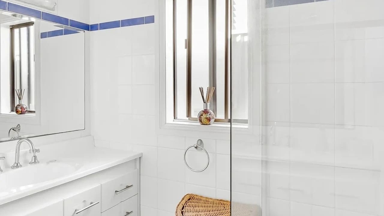 Whole property with 2 rooms for rent