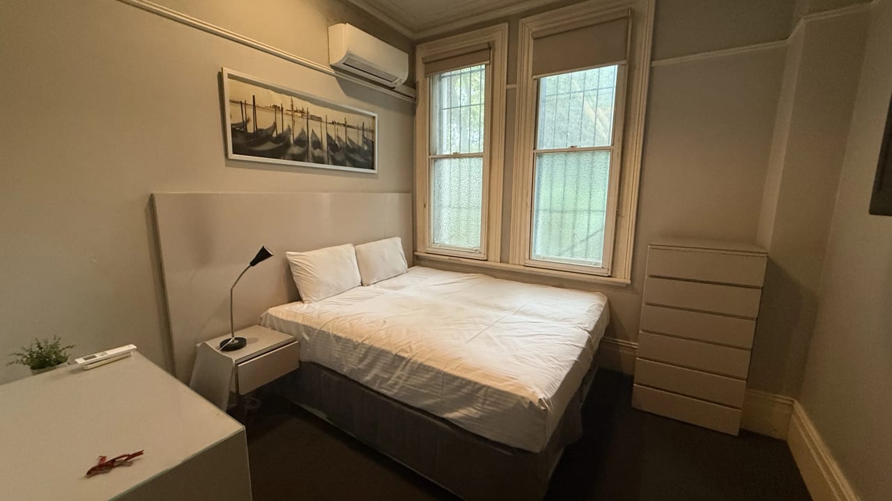 Whole property with 1 room for rent