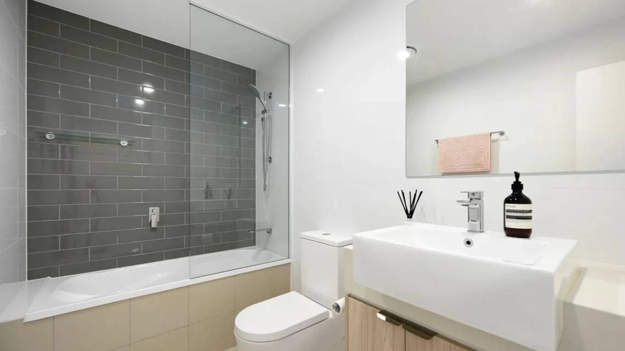 Furnished room with own bathroom