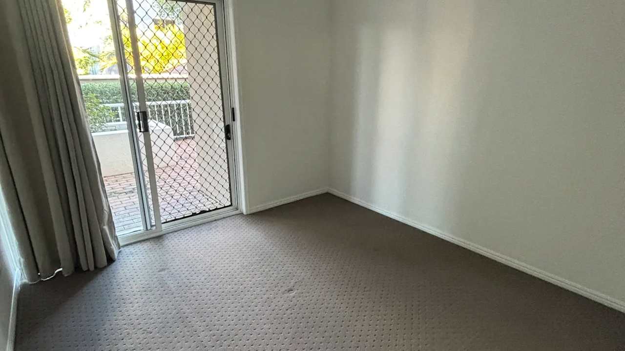 Unfurnished room with own bathroom