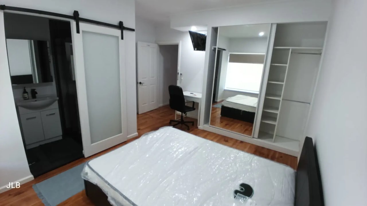 Furnished room with own bathroom