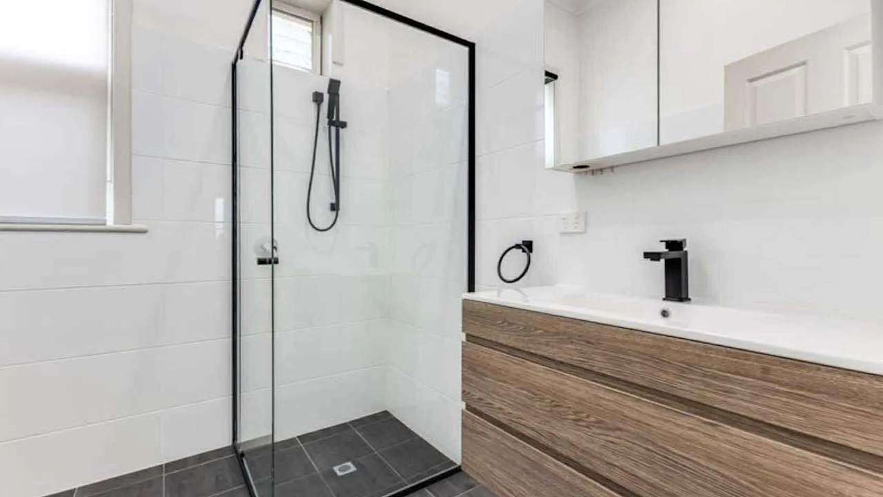 Room in a share house