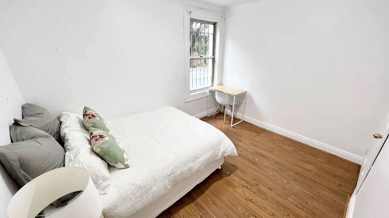 Room in a share house