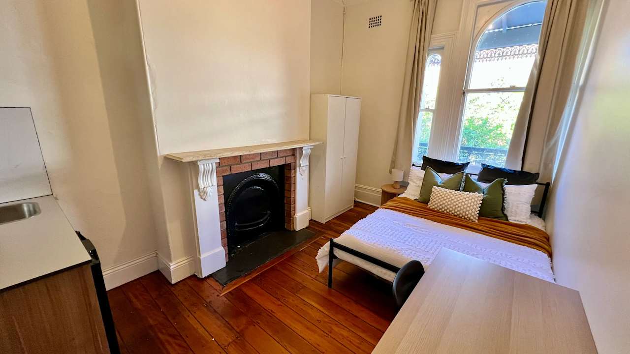 Room in a share house