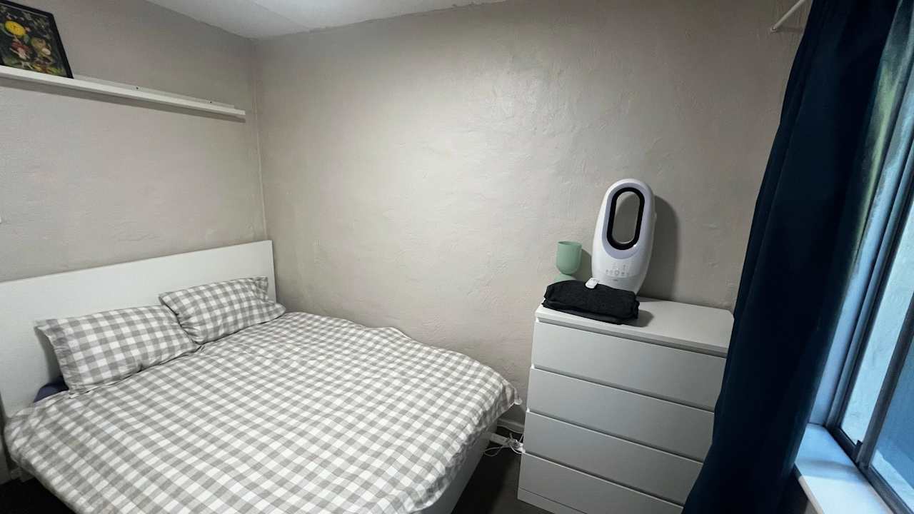 Furnished room in a flatshare