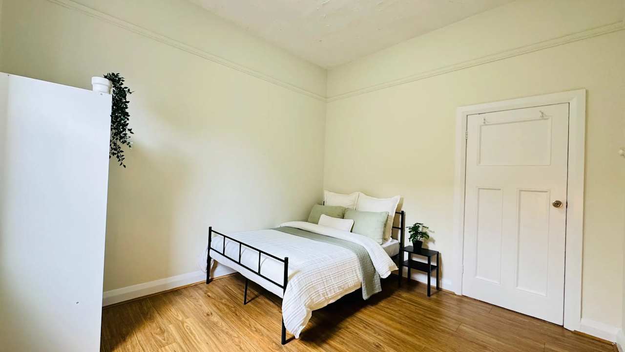 Furnished room in a share house