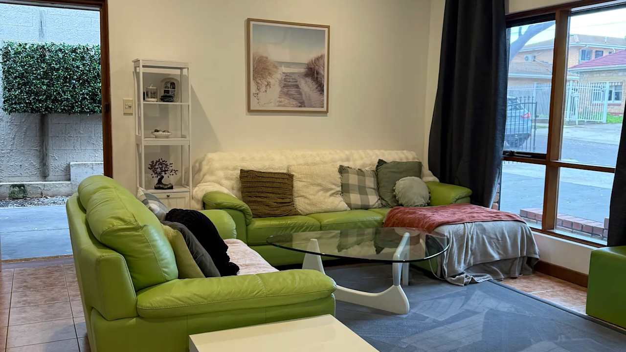 Whole property with 2 rooms for rent