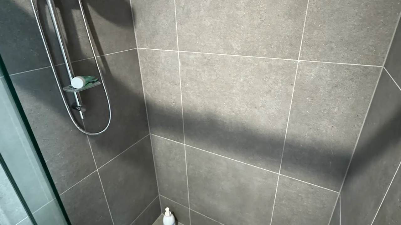 Unfurnished room with own bathroom