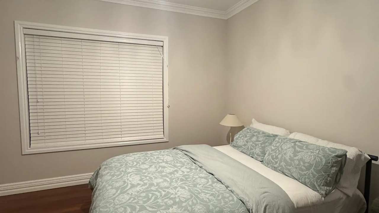 Room in a share house