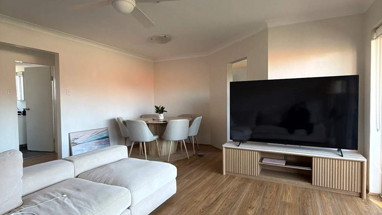 Unfurnished room in a flatshare
